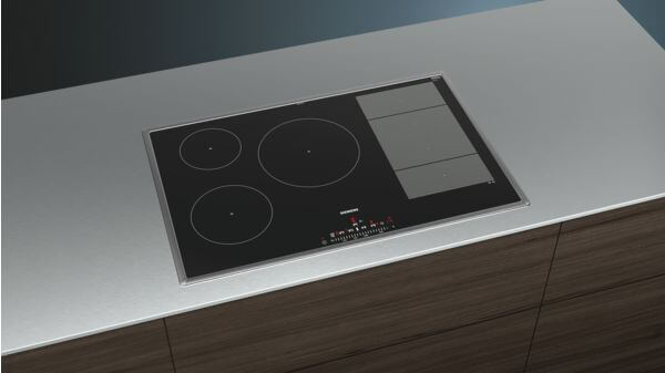 Modernes Induktionskochfeld mit Touch-Bedienung in einer eleganten Küchenarbeitsplatte.